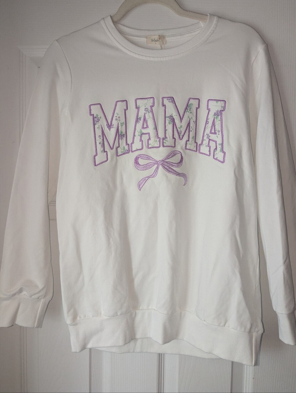 Altar'd State MAMA Graphic Sweatshirt in White with Lavender Detail. Size Small.